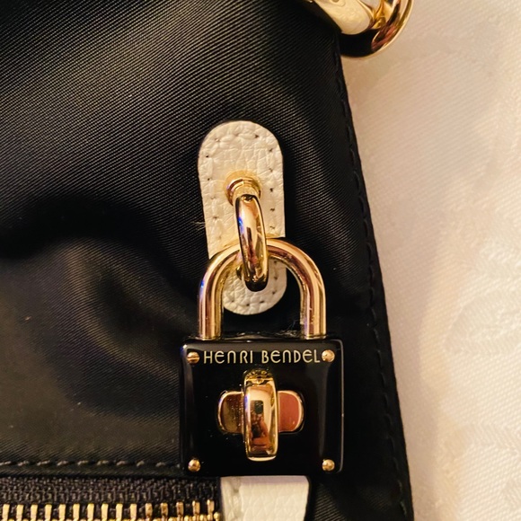 💕SOLD💕Henri Bendel Jetsetter Crossbody -Black - Picture 3 of 14
